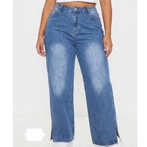 PrettyLittleThing NWT Plus Mid Wash‎ Split Hem Straight Denim Jeans 26